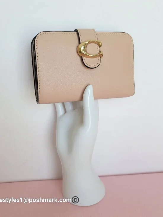 COACH Tabby Hammered C Logo Smooth Leather MD Bifold Wallet – Cream color⭐ - Picture 2 of 16